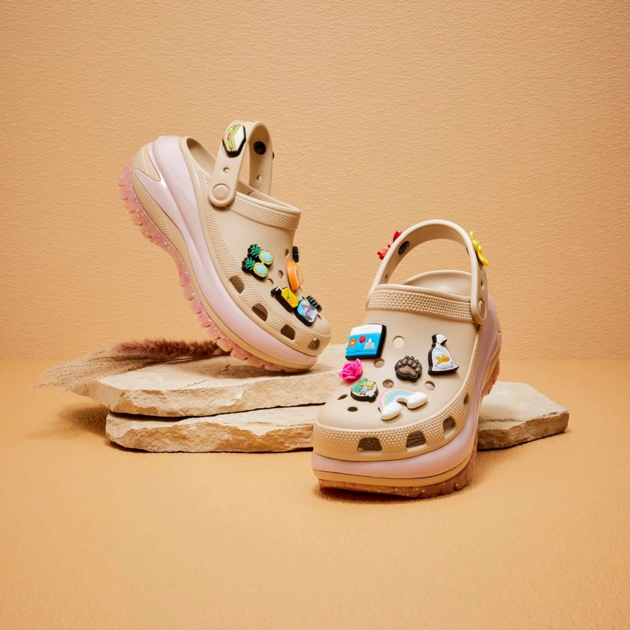 人氣洞洞鞋品牌 Crocs